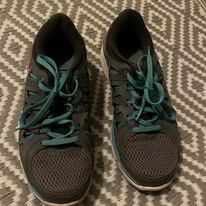Nike dual fusion shoes